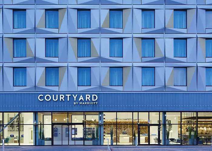 Courtyard By Marriott Luton AirportAirport Hotel